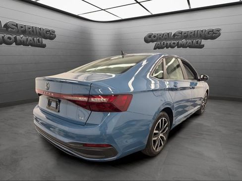 Used 2025 Volkswagen Jetta SE FWD image 5