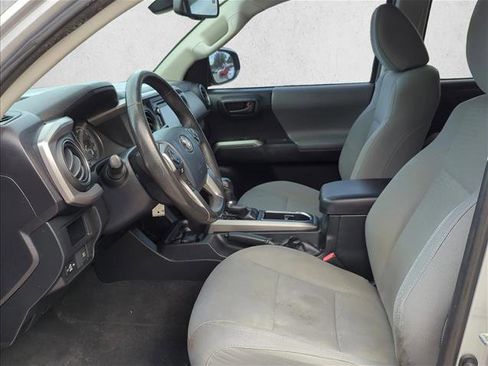 Used 2018 Toyota Tacoma SR5 image 12