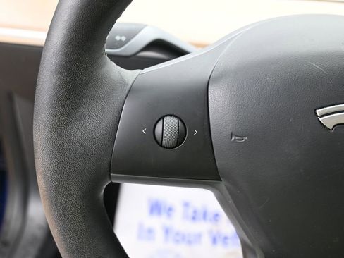 Used 2023 Tesla Model 3 Standard Range image 16