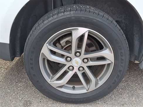 Used 2016 Chevrolet Equinox LTZ w/ Enhanced Convenience Package image 4