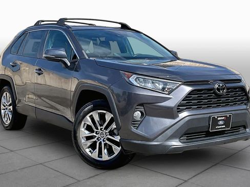 Used 2021 Toyota RAV4 XLE Premium FWD image 5