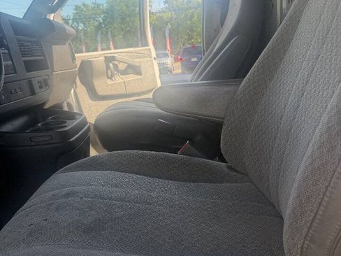 Used 2019 GMC Savana 2500 RWD image 4