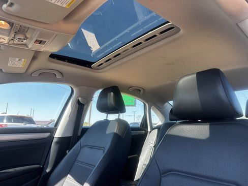 Used 2021 Volkswagen Passat 2.0T SE image 17