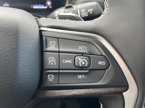 Used 2025 Jeep Grand Cherokee L Limited w/ Black Appearance Package image 19