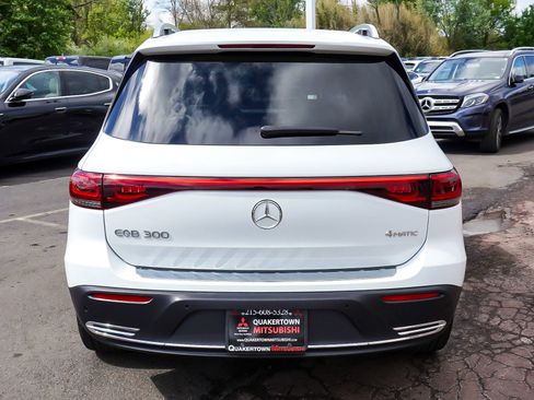 Used 2023 Mercedes-Benz EQB 300 4MATIC image 5