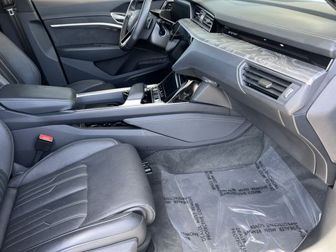 Used 2022 Audi e-tron Chronos AWD/4WD image 24