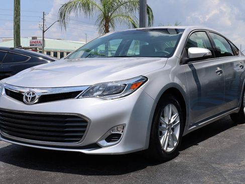 Used 2013 Toyota Avalon XLE FWD image 2