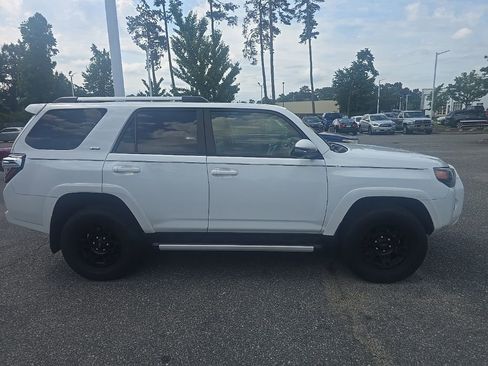 Used 2023 Toyota 4Runner SR5 Premium w/ Moonroof Package AWD/4WD image 4