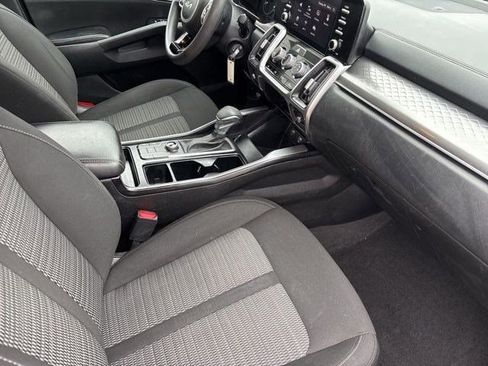Used 2023 Kia Sorento LX image 38