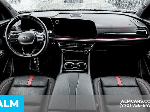 Used 2025 Chevrolet Traverse RS image 28