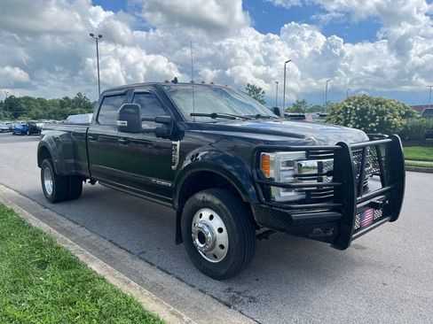 Used 2019 Ford F450 Lariat w/ Lariat Ultimate Package AWD/4WD image 2