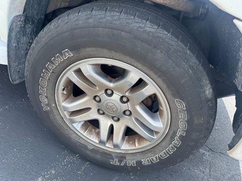 Used 2006 Toyota Sequoia SR5 w/ Preferred Pkg w/ Heated Seats AWD/4WD image 5