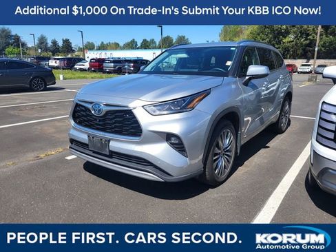 Used 2021 Toyota Highlander Platinum AWD/4WD image 1