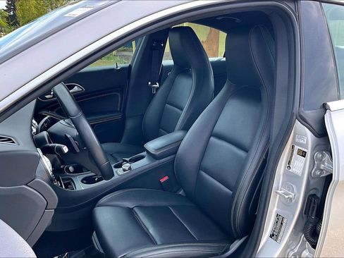Used 2017 Mercedes-Benz CLA 250 4MATIC image 9