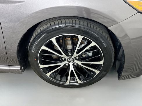 Used 2020 Toyota Camry SE image 31