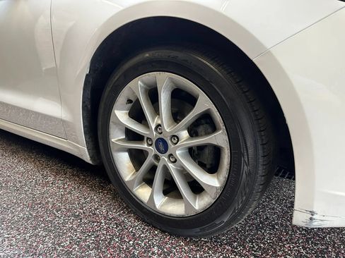 Used 2019 Ford Fusion SE FWD image 32