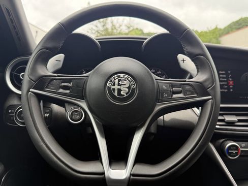 Used 2018 Alfa Romeo Giulia Ti Sport w/ Quick Order Package 22U Sport RWD image 17