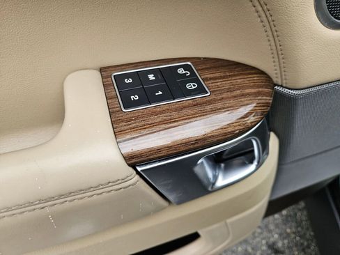 Used 2016 Land Rover Range Rover Sport HSE image 18