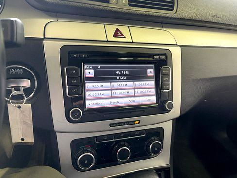 Used 2010 Volkswagen CC Sport image 29