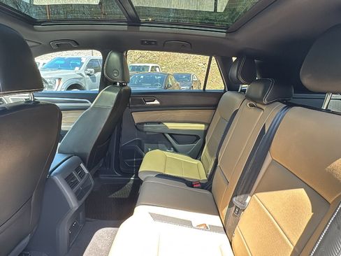 Used 2022 Volkswagen Atlas Cross Sport SE w/ Panoramic Sunroof Package image 29