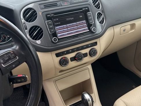Used 2013 Volkswagen Tiguan SE image 8