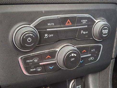 Used 2019 Dodge Charger SXT w/ Leather Interior Group image 13