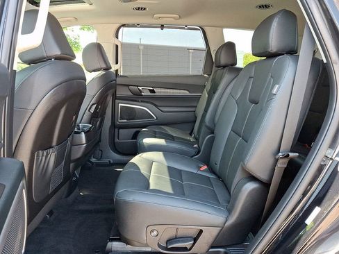 Used 2025 Kia Telluride EX w/ EX Captain's Chair Package FWD image 9