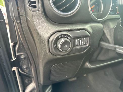 Used 2018 Jeep Wrangler Unlimited Sahara AWD/4WD image 25