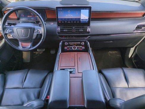 Used 2024 Lincoln Navigator L Premiere image 15