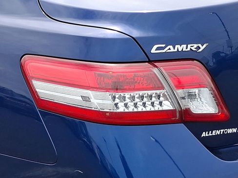 Used 2010 Toyota Camry FWD image 11