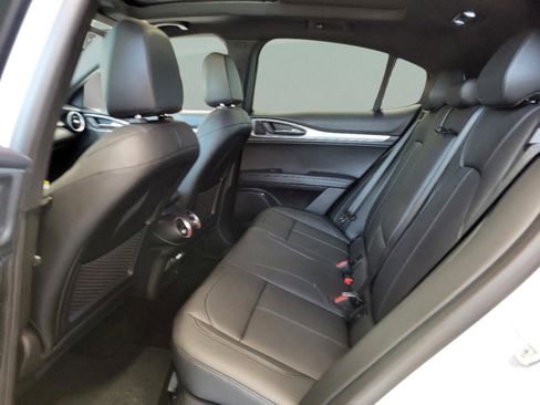 New 2025 Alfa Romeo Stelvio Sprint image 39