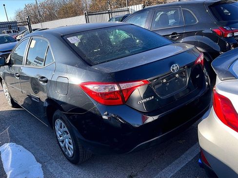 Used 2018 Toyota Corolla LE image 3