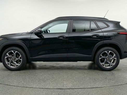Used 2025 Chevrolet Trax LT w/ LT Convenience Package FWD image 5