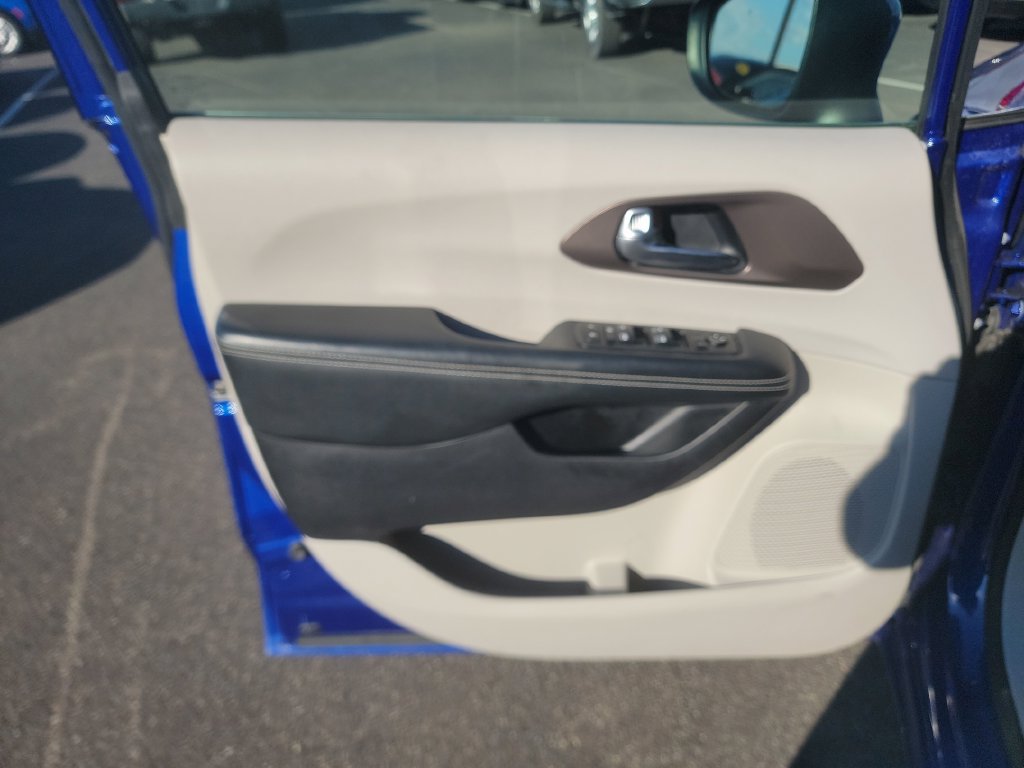 Used 2021 Chrysler Voyager LX FWD image 19