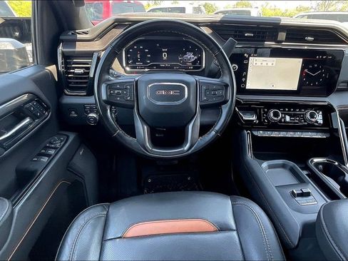 Used 2024 GMC Sierra 2500 AT4 w/ Technology Package AWD/4WD image 9