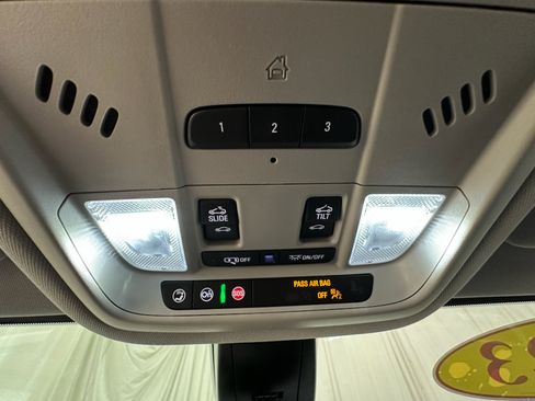 Certified 2023 GMC Acadia SLT w/ Technology Package AWD/4WD image 29