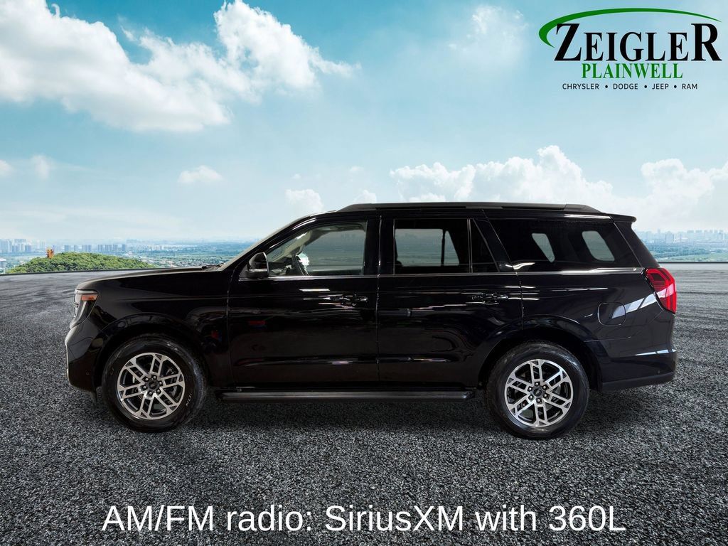 Used 2025 Ford Expedition Active AWD/4WD image 4