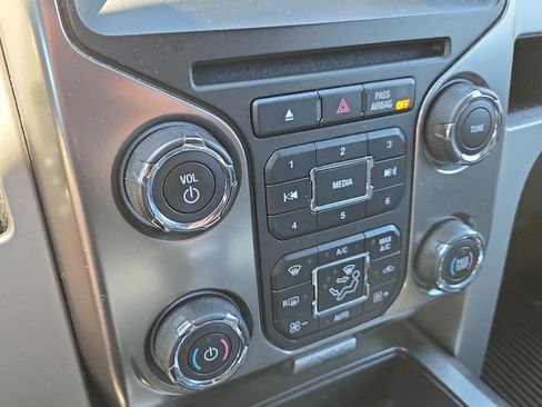 Used 2014 Ford F150 FX4 w/ Equipment Group 402A Luxury AWD/4WD image 22