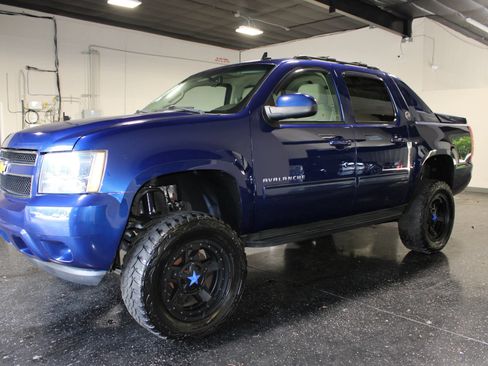 Used 2013 Chevrolet Avalanche LS RWD image 6