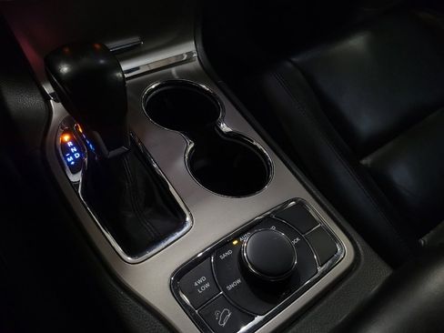 Used 2021 Jeep Grand Cherokee Limited image 26