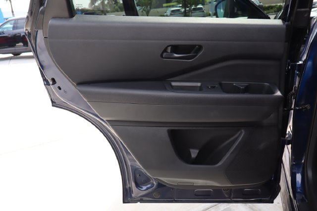 Used 2024 Nissan Pathfinder SV FWD image 27