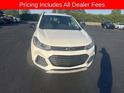Used 2020 Chevrolet Trax LT w/ Redline Edition FWD image 2