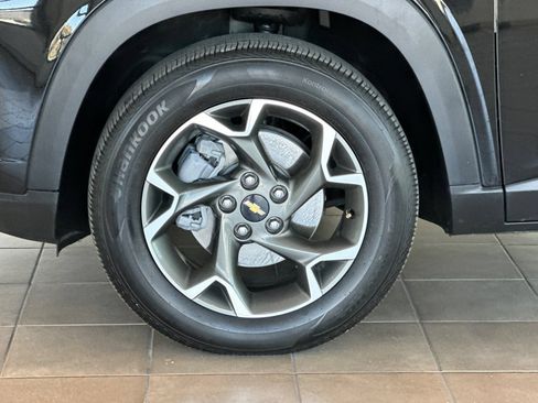 Used 2025 Chevrolet Trax LT w/ Driver Confidence Package FWD image 26