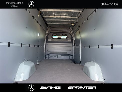 Used 2024 Mercedes-Benz Sprinter 2500 image 9