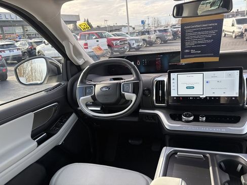 Certified 2025 Ford Expedition Max Platinum image 22