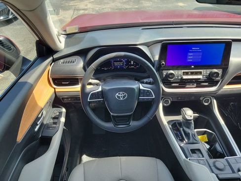 Used 2025 Toyota Grand Highlander FWD image 26