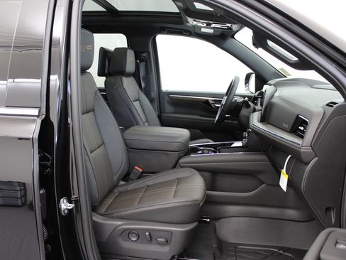 New 2026 Chevrolet Suburban High Country AWD/4WD image 35