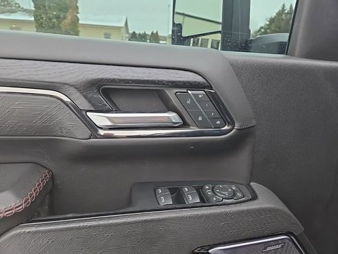 Used 2024 GMC Sierra 2500 AT4X image 9