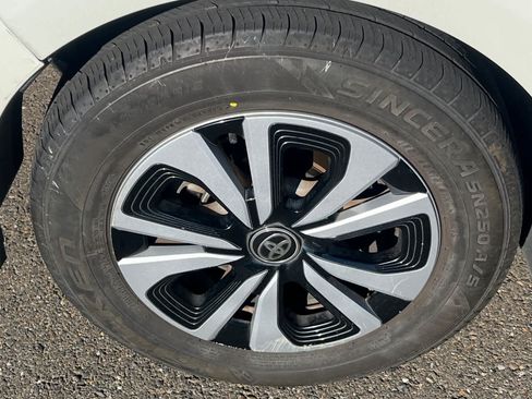 Used 2018 Toyota Prius Prime Plus w/ Carpet Mat Package FWD image 17