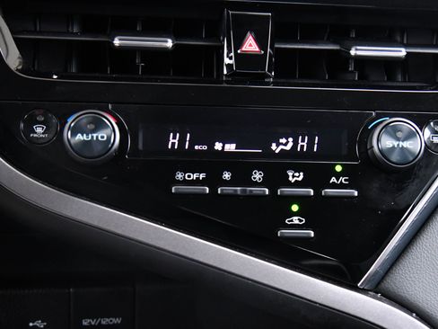 Used 2024 Toyota Camry SE image 22